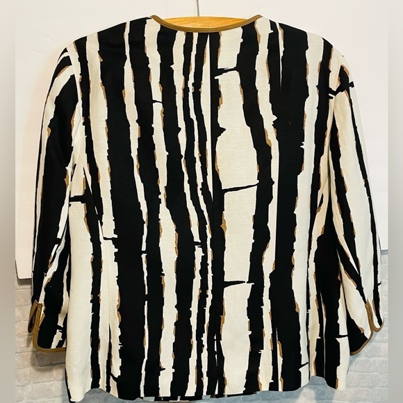 CASPER Sportswear Jacket , three-quarter sleeves one button close Nice pattern - Picture 2 of 6